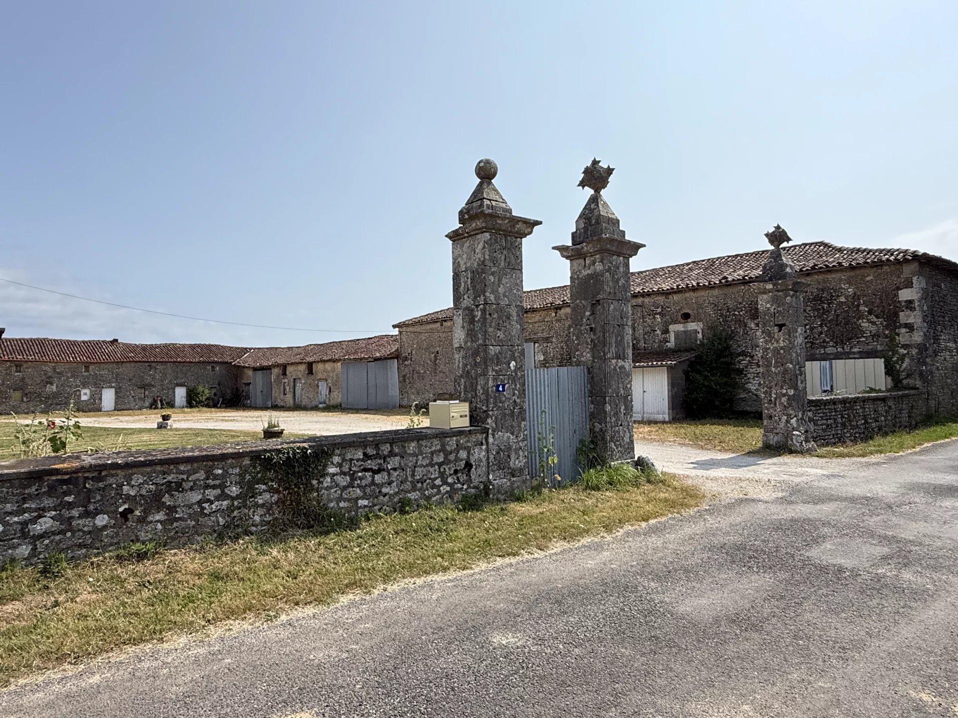 Impressive Maison de Maître offering 7 bedrooms, outbuildings and nearly 2.6 hectares of land, Poitou-Charentes – France – BVI81258