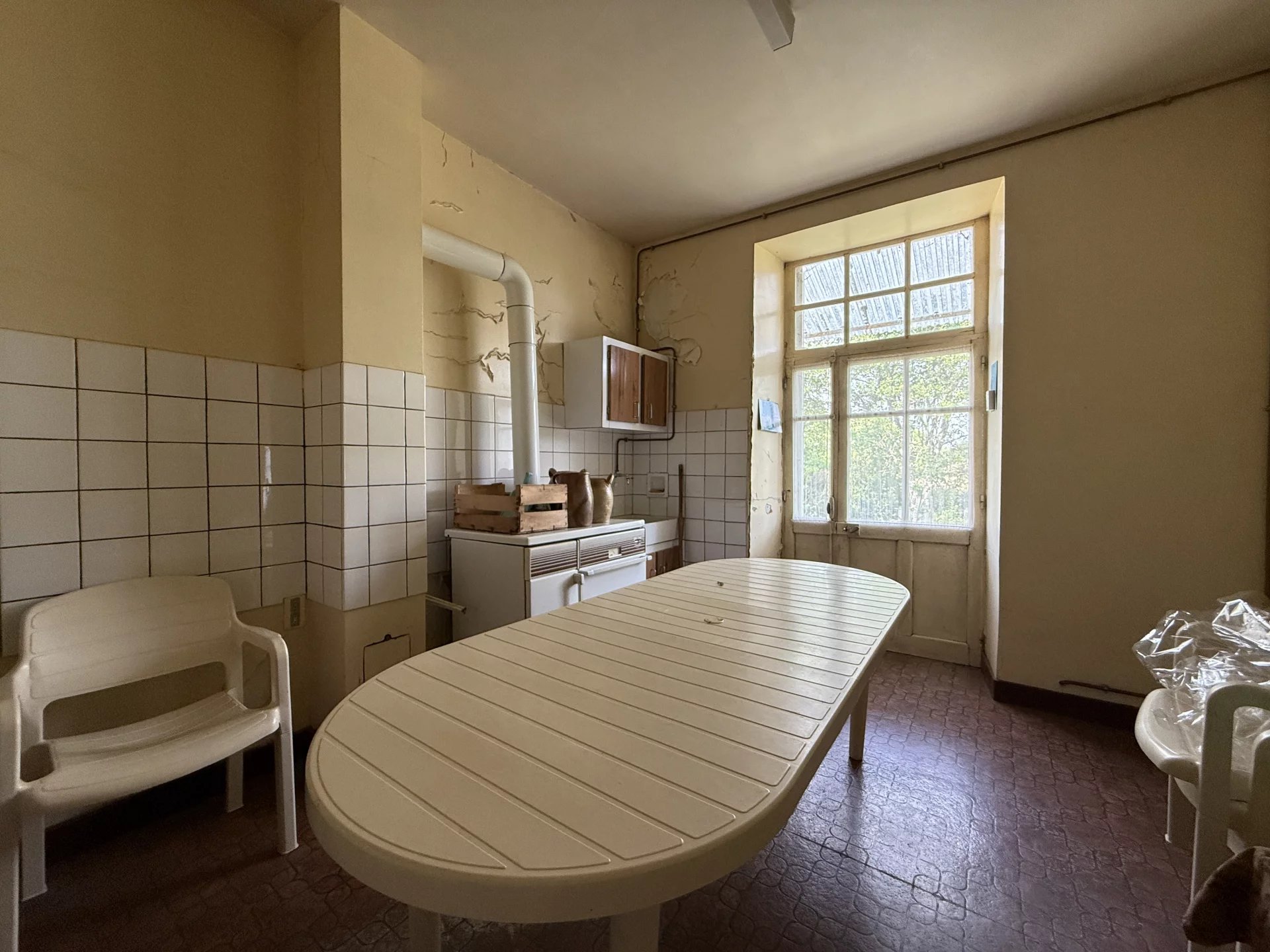 Impressive Maison de Maître offering 7 bedrooms, outbuildings and nearly 2.6 hectares of land, Poitou-Charentes – France – BVI81258