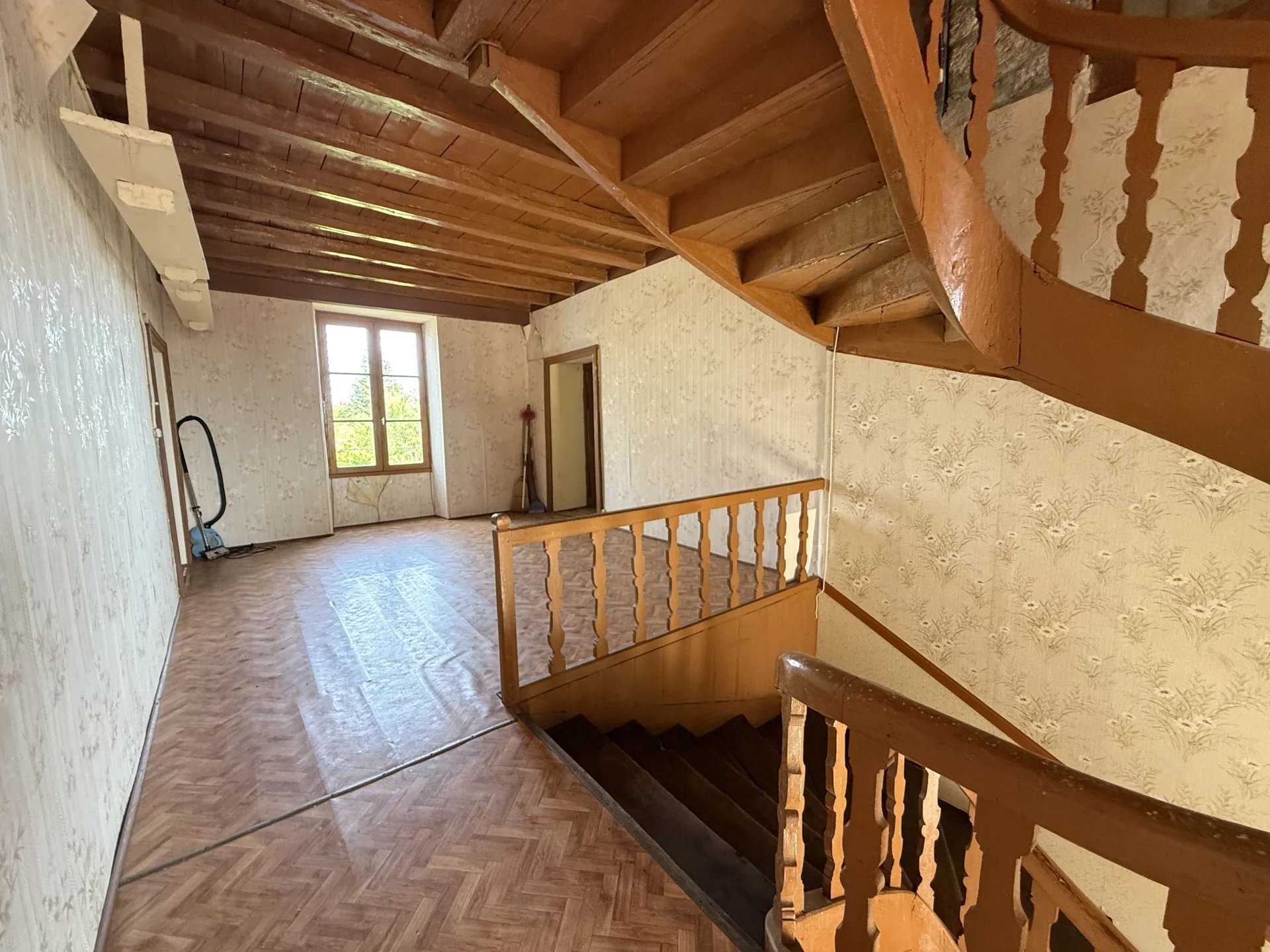 Impressive Maison de Maître offering 7 bedrooms, outbuildings and nearly 2.6 hectares of land, Poitou-Charentes – France – BVI81258