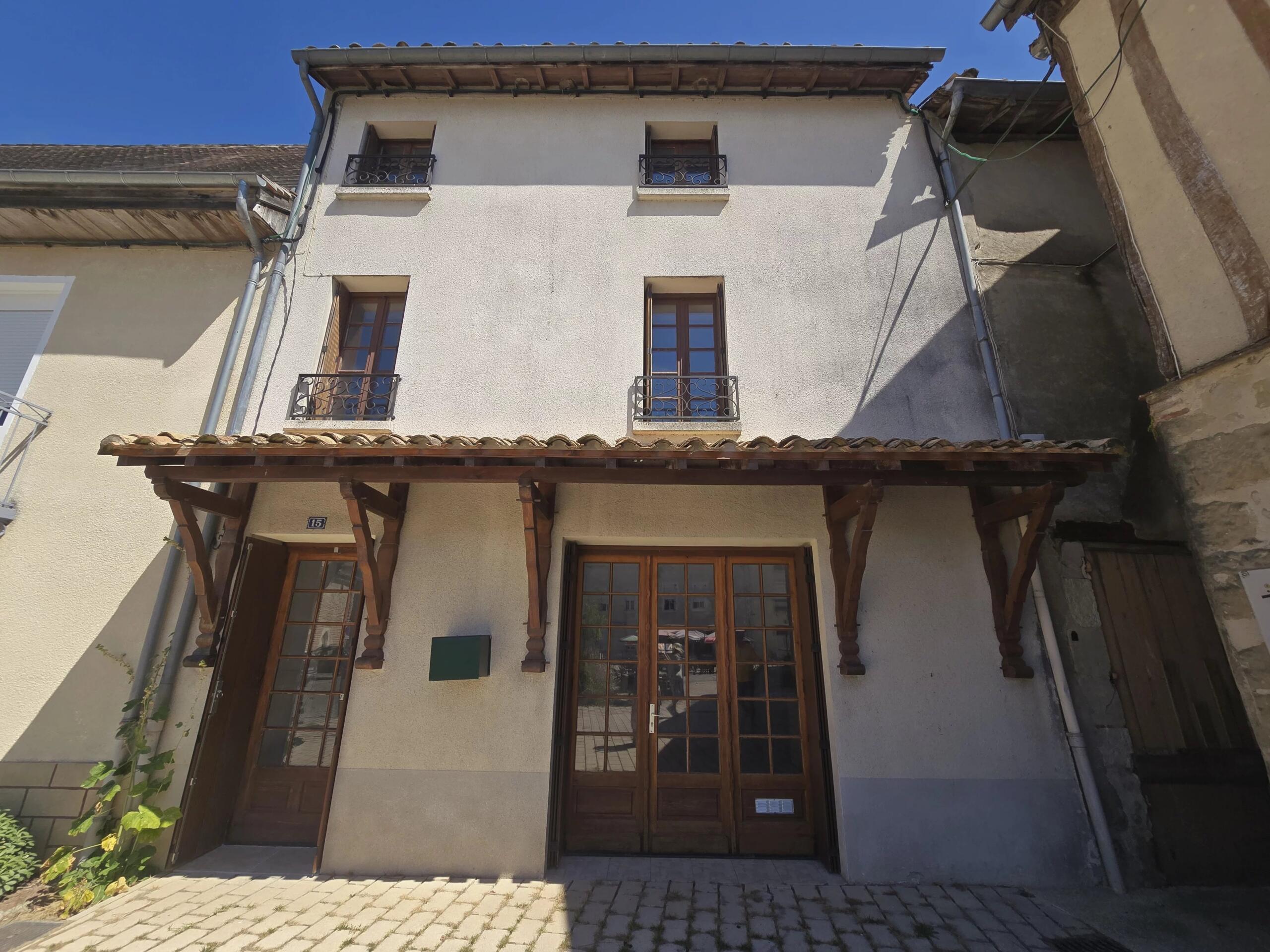 House in lovely village centre, Aquitaine – France – BVI80071