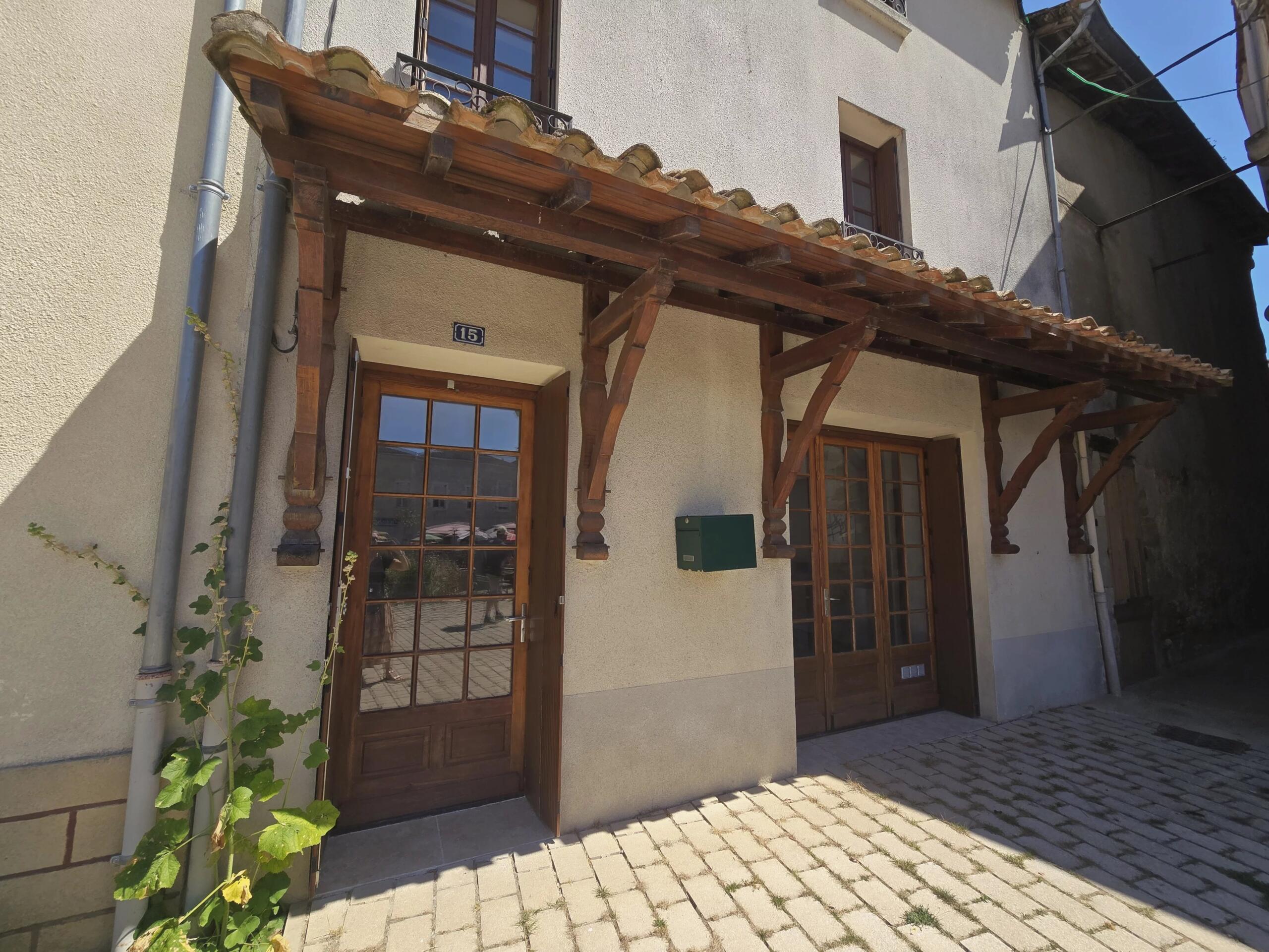 House in lovely village centre, Aquitaine – France – BVI80071