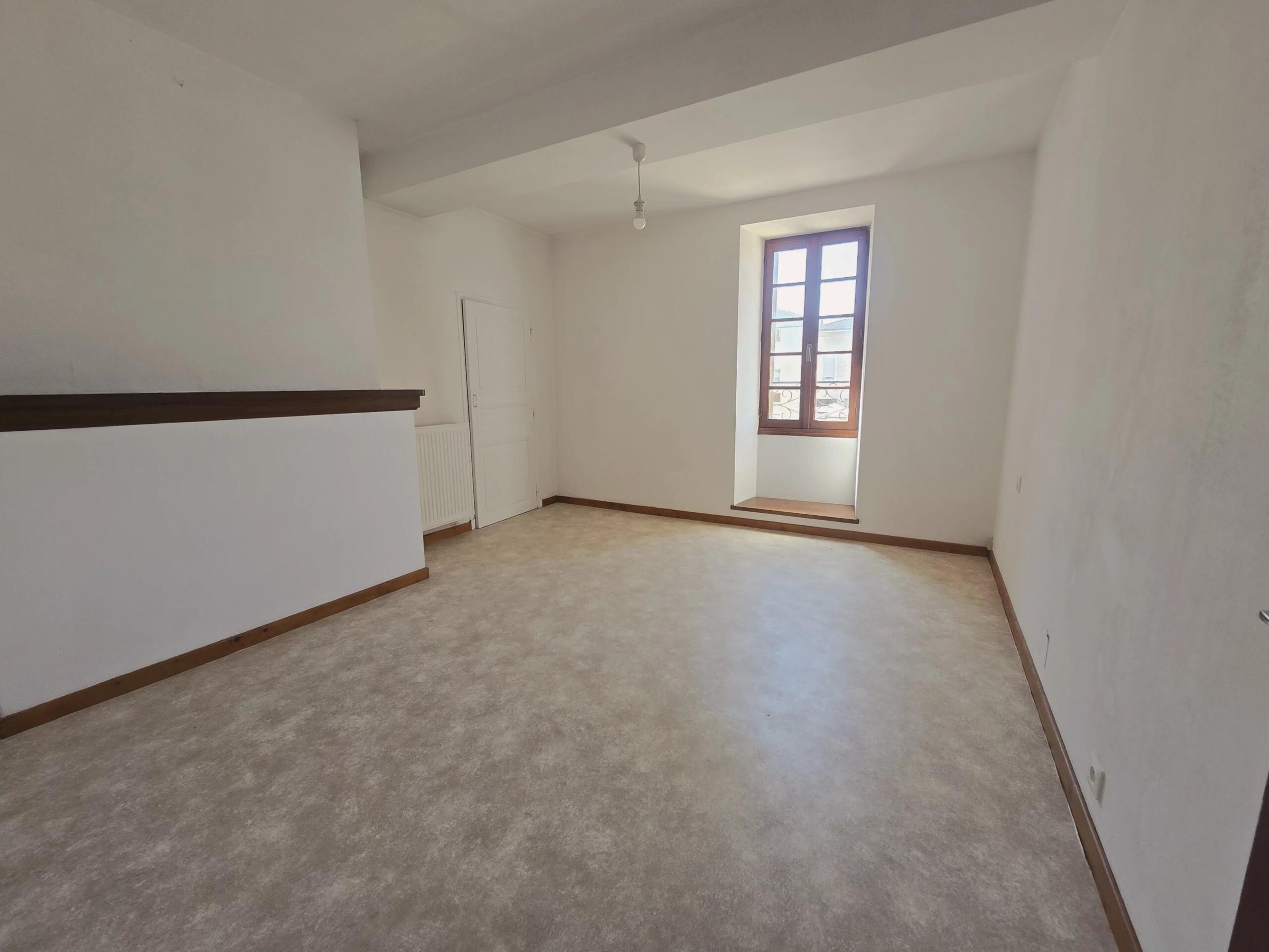 House in lovely village centre, Aquitaine – France – BVI80071