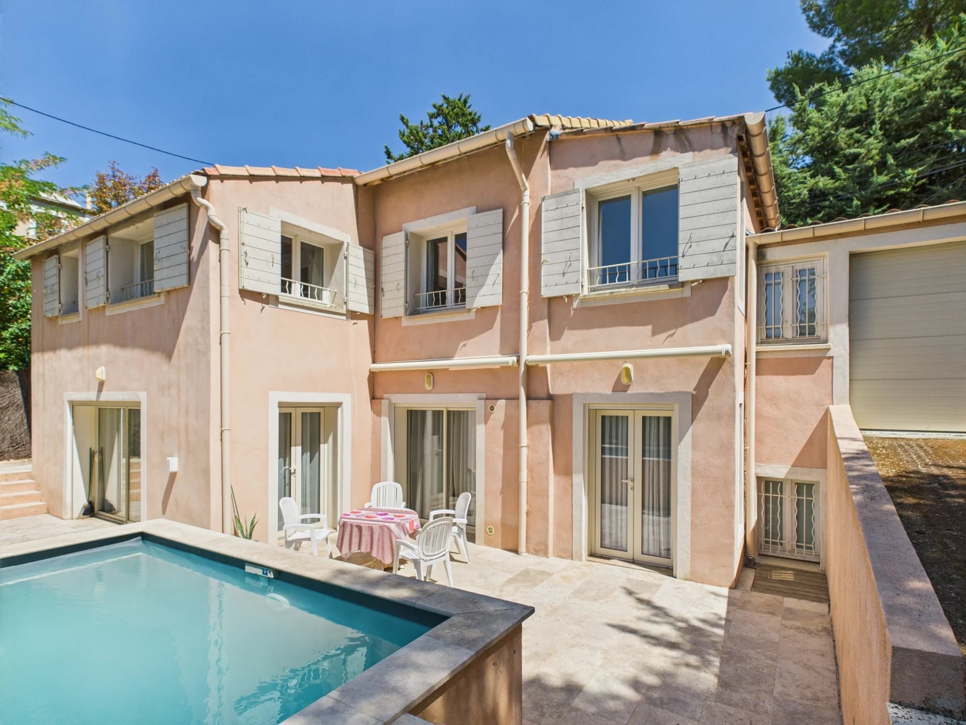 Townhouse 10 Minutes’ Walk from the Center of Aix-en-Provence, Provence-Alpes-Côte d’Azur – France – BVI82263