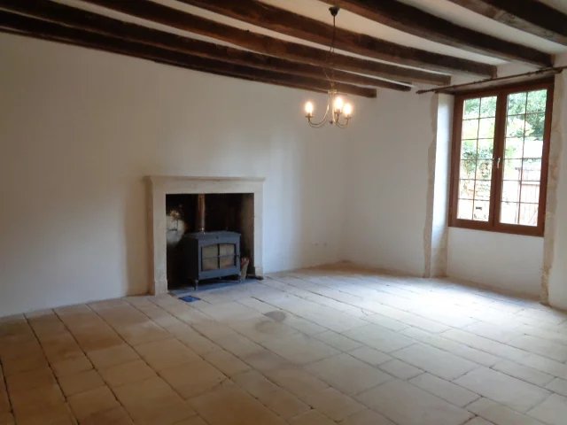 Large characterful 3 bedroom village house with outbuildings, Poitou-Charentes – France – BVI81973