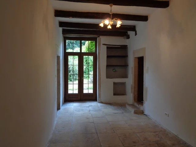 Large characterful 3 bedroom village house with outbuildings, Poitou-Charentes – France – BVI81973