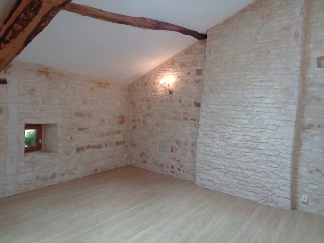 Large characterful 3 bedroom village house with outbuildings, Poitou-Charentes – France – BVI81973