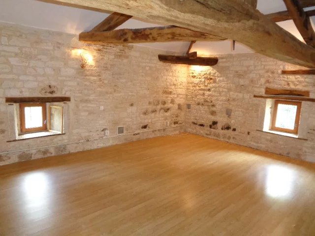 Large characterful 3 bedroom village house with outbuildings, Poitou-Charentes – France – BVI81973