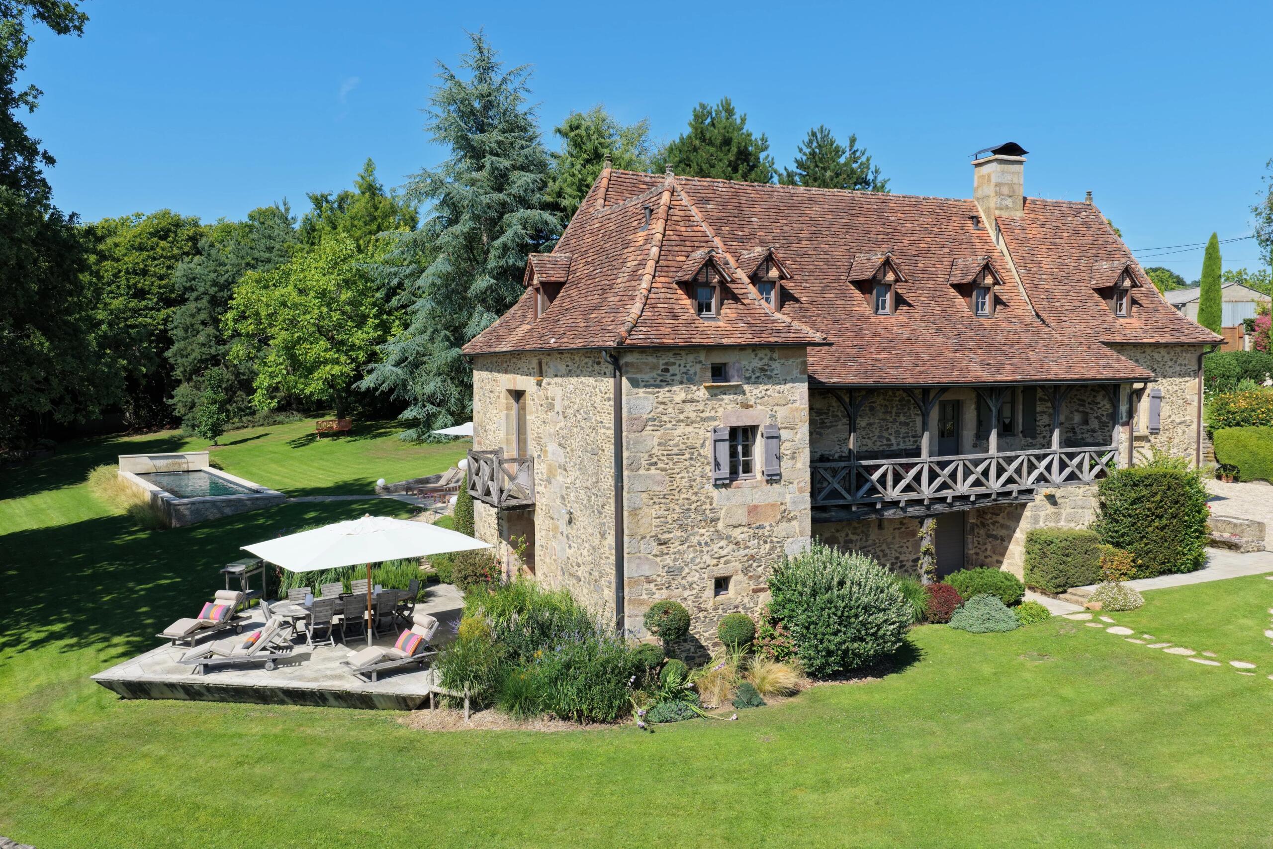 Rare 16th century property with swimming pool, gardens and 13 hectares – Lot campagne, Midi-Pyrénées – France – BVI81693