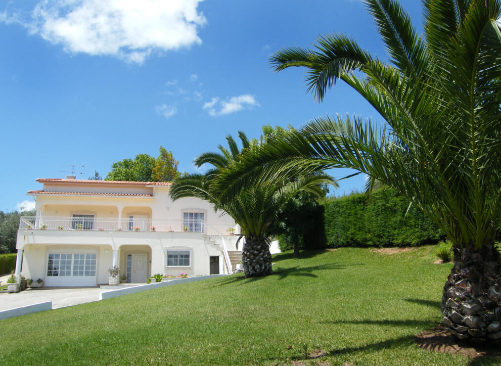 Traditional Portuguese House with Swimming Pool and Stunning Views