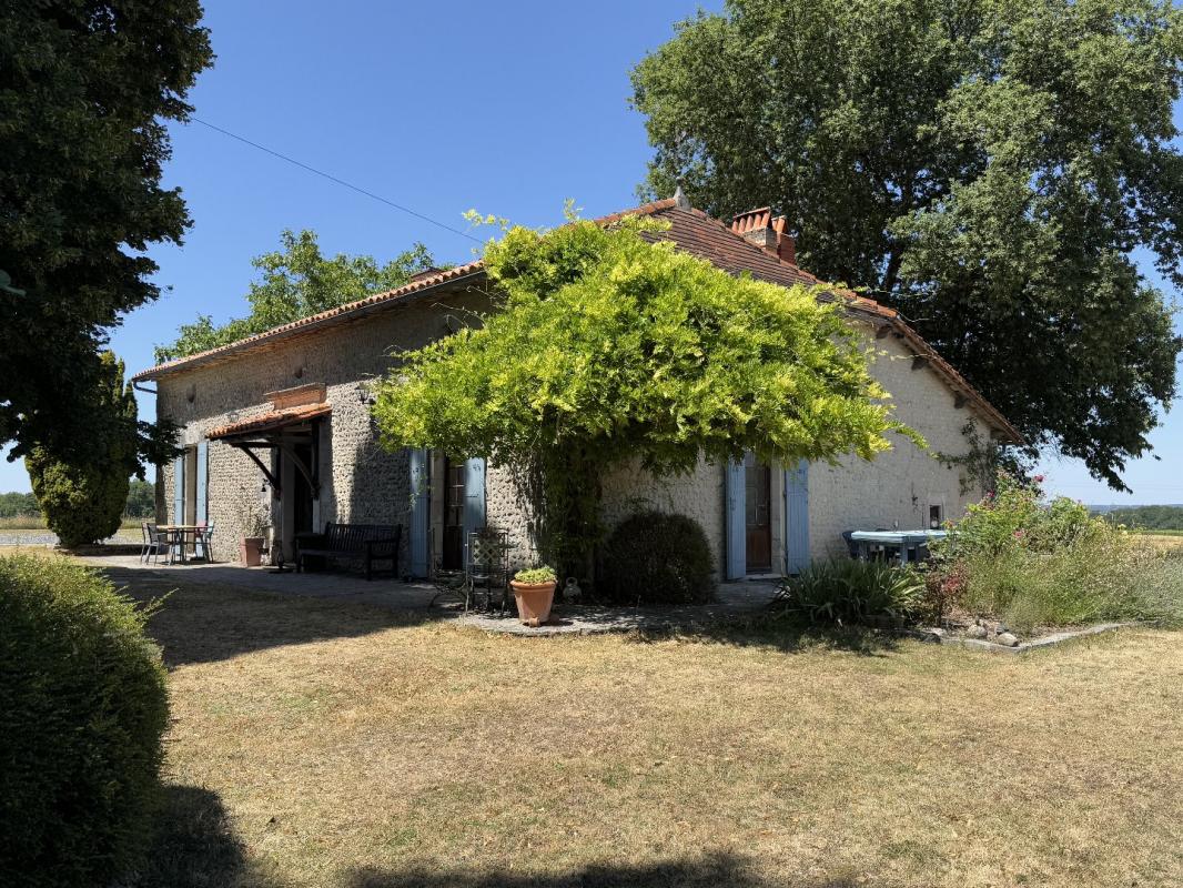 4 bedroom maison in Bellon, Charente, France