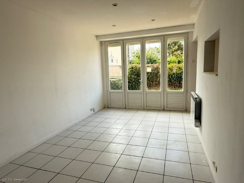 3 bedroom House in Ruffec, France – r7348