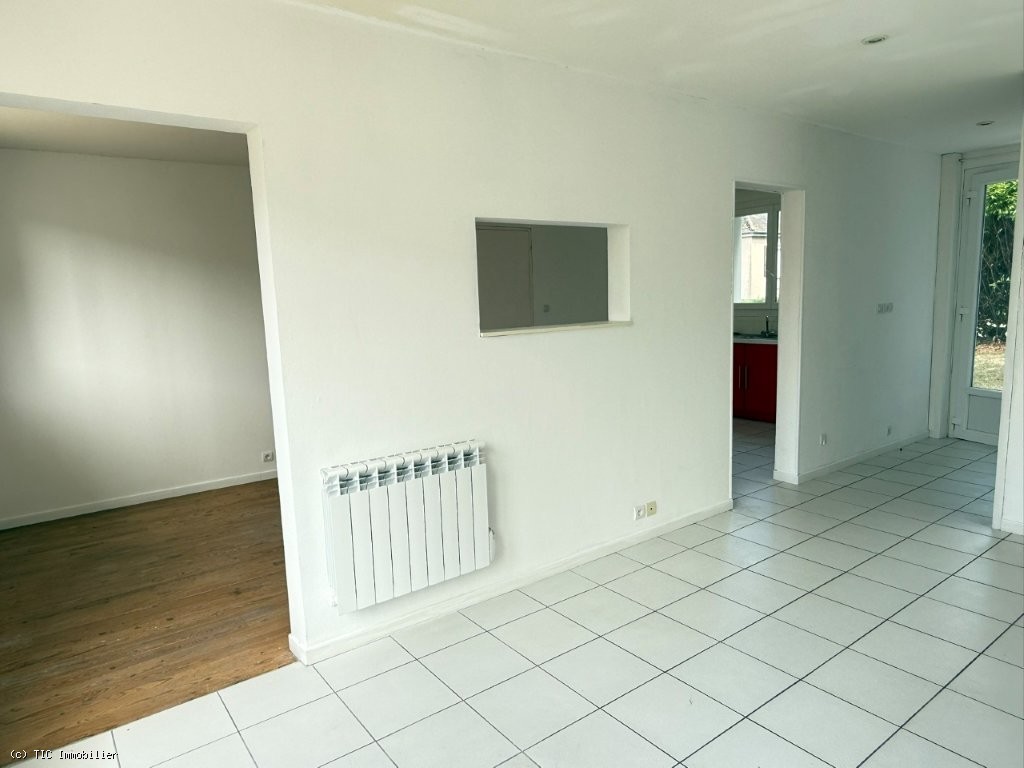 3 bedroom House in Ruffec, France – r7348