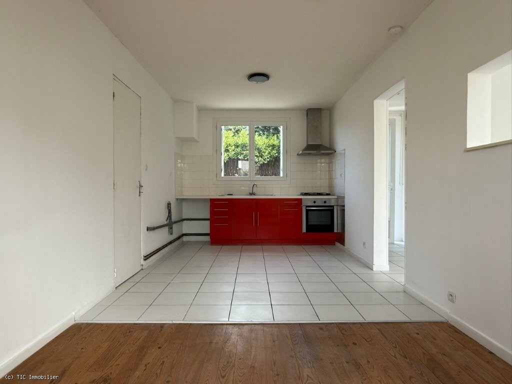 3 bedroom House in Ruffec, France – r7348