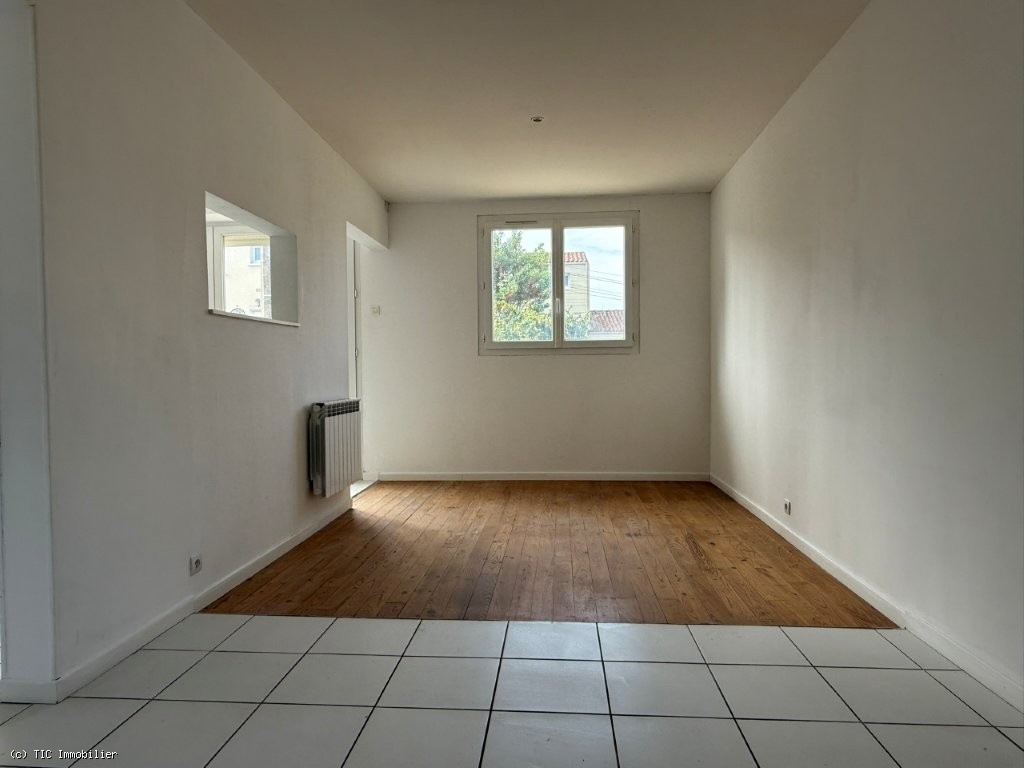 3 bedroom House in Ruffec, France – r7348