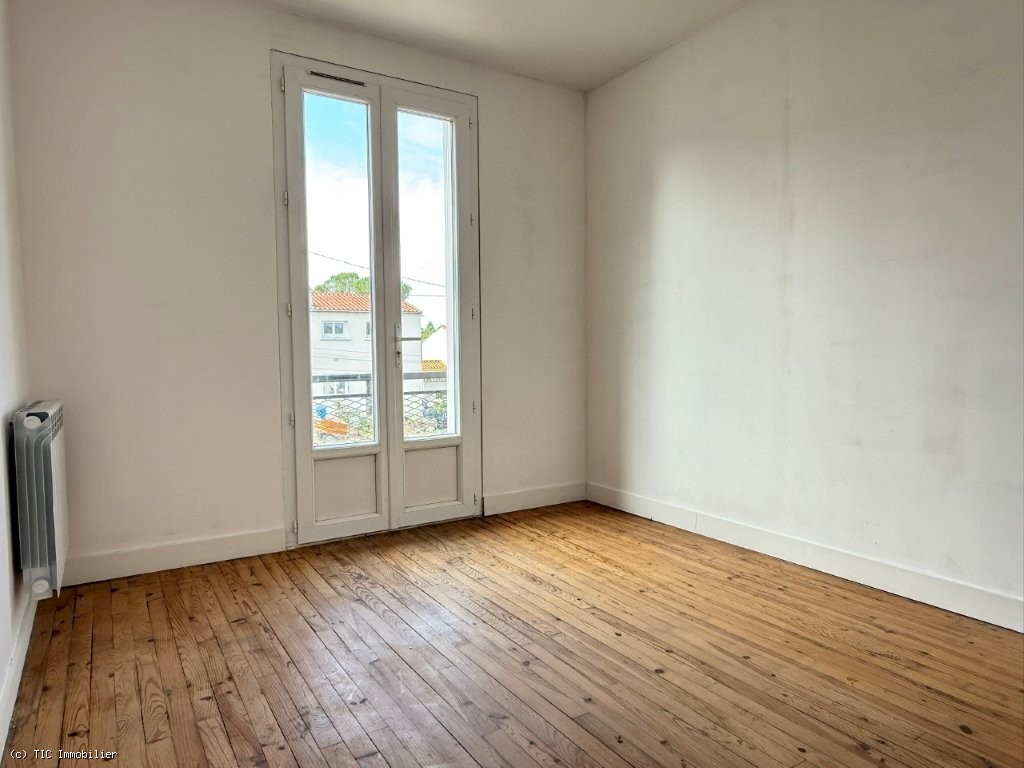 3 bedroom House in Ruffec, France – r7348