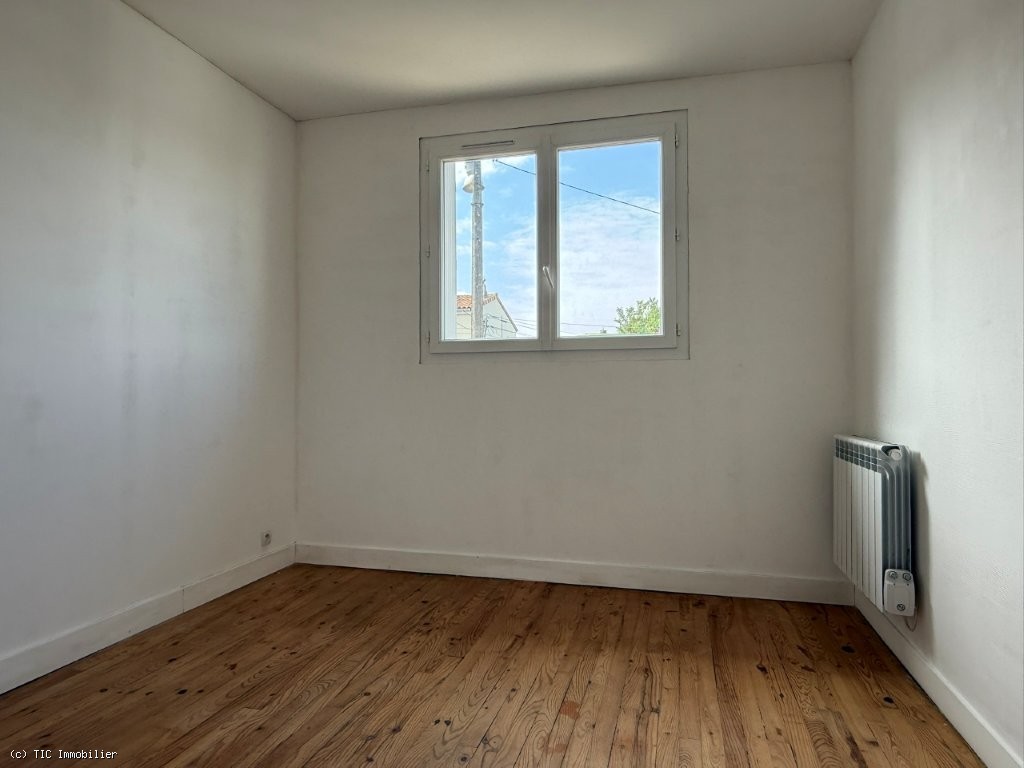 3 bedroom House in Ruffec, France – r7348