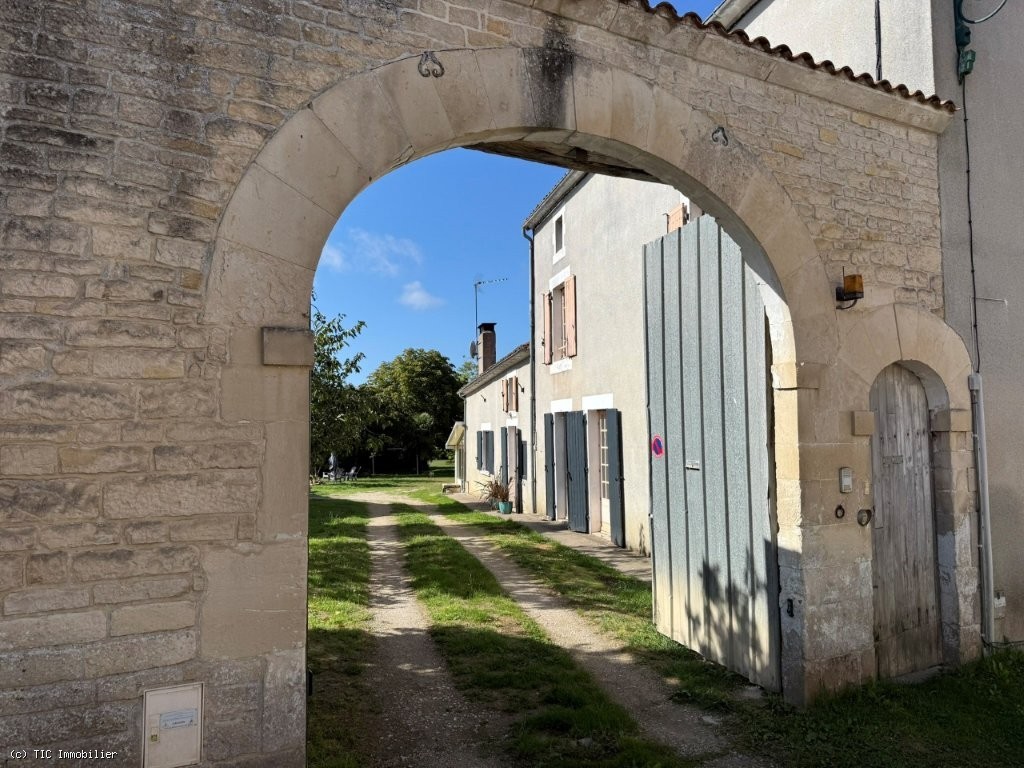 6 bedroom House in Villefagnan, France – r7343