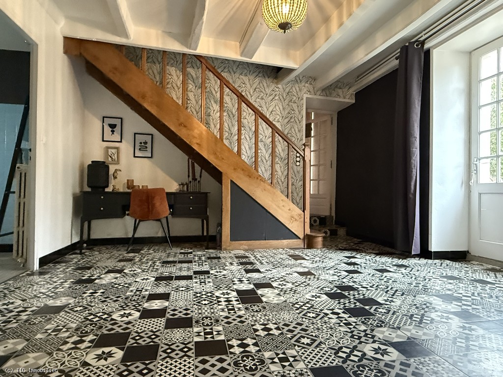 6 bedroom House in Villefagnan, France – r7343