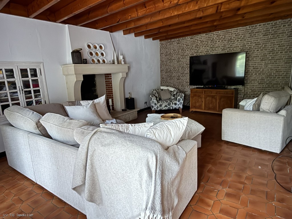 6 bedroom House in Villefagnan, France – r7343