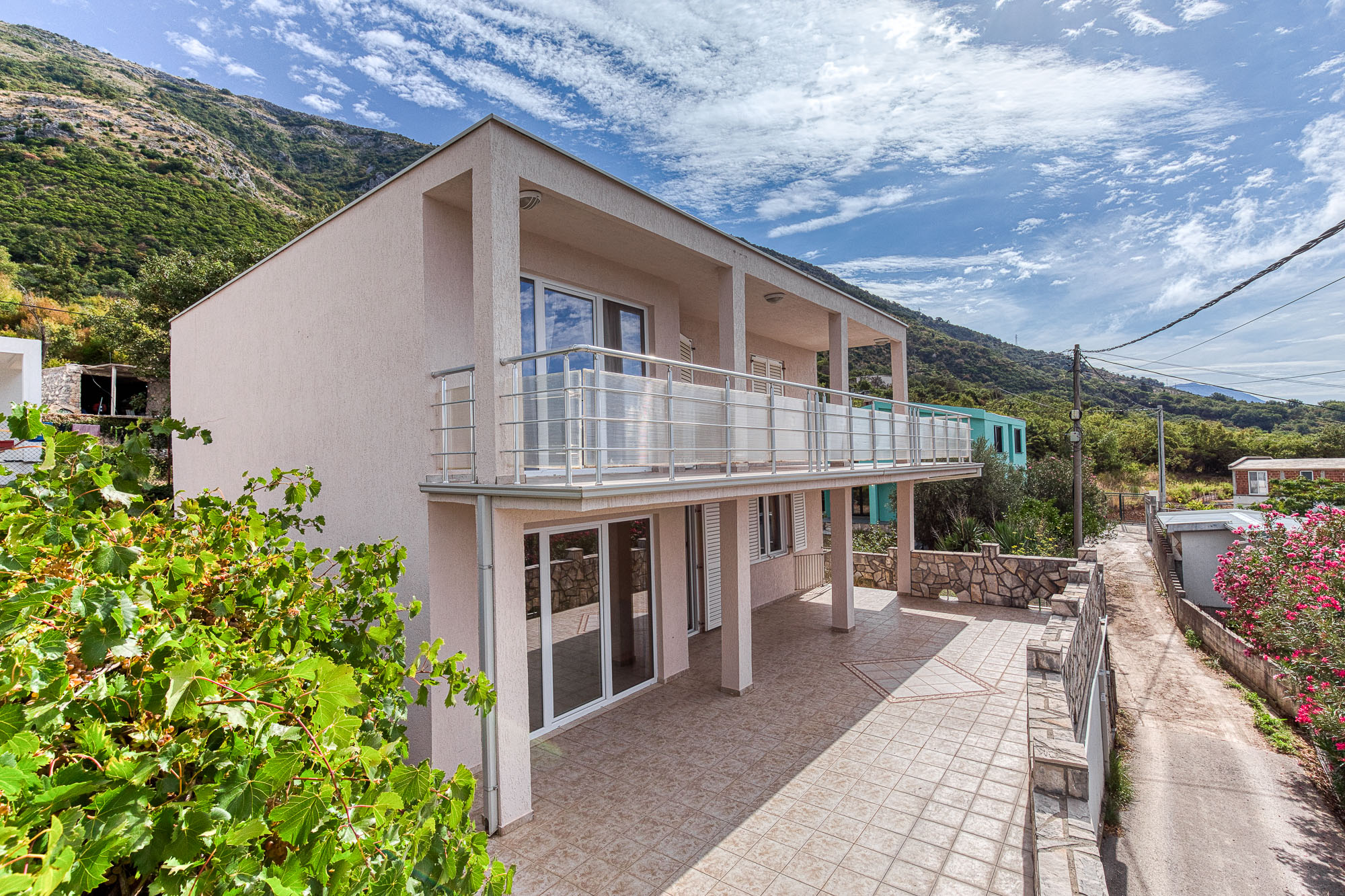 4 bedroom House in Sutomore, Montenegro – CMM53170