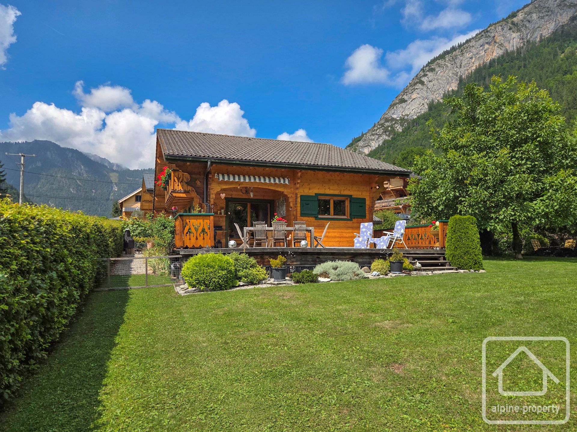 A Pretty, Modern Chalet In A Sunny Location With Beautiful Gardens. – CHALETLEGRANDDUC