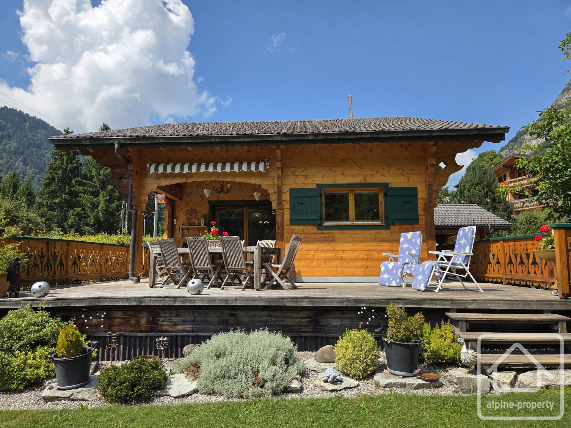 A Pretty, Modern Chalet In A Sunny Location With Beautiful Gardens. – CHALETLEGRANDDUC