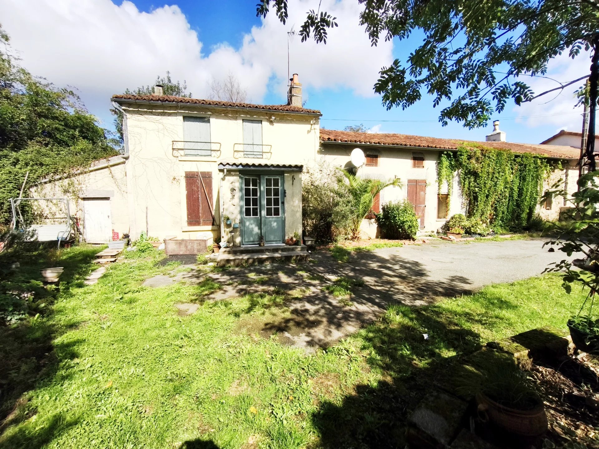 Charming semi-detached Home with barns, orchard and 5000m² of land, Poitou-Charentes – France – BVI82527
