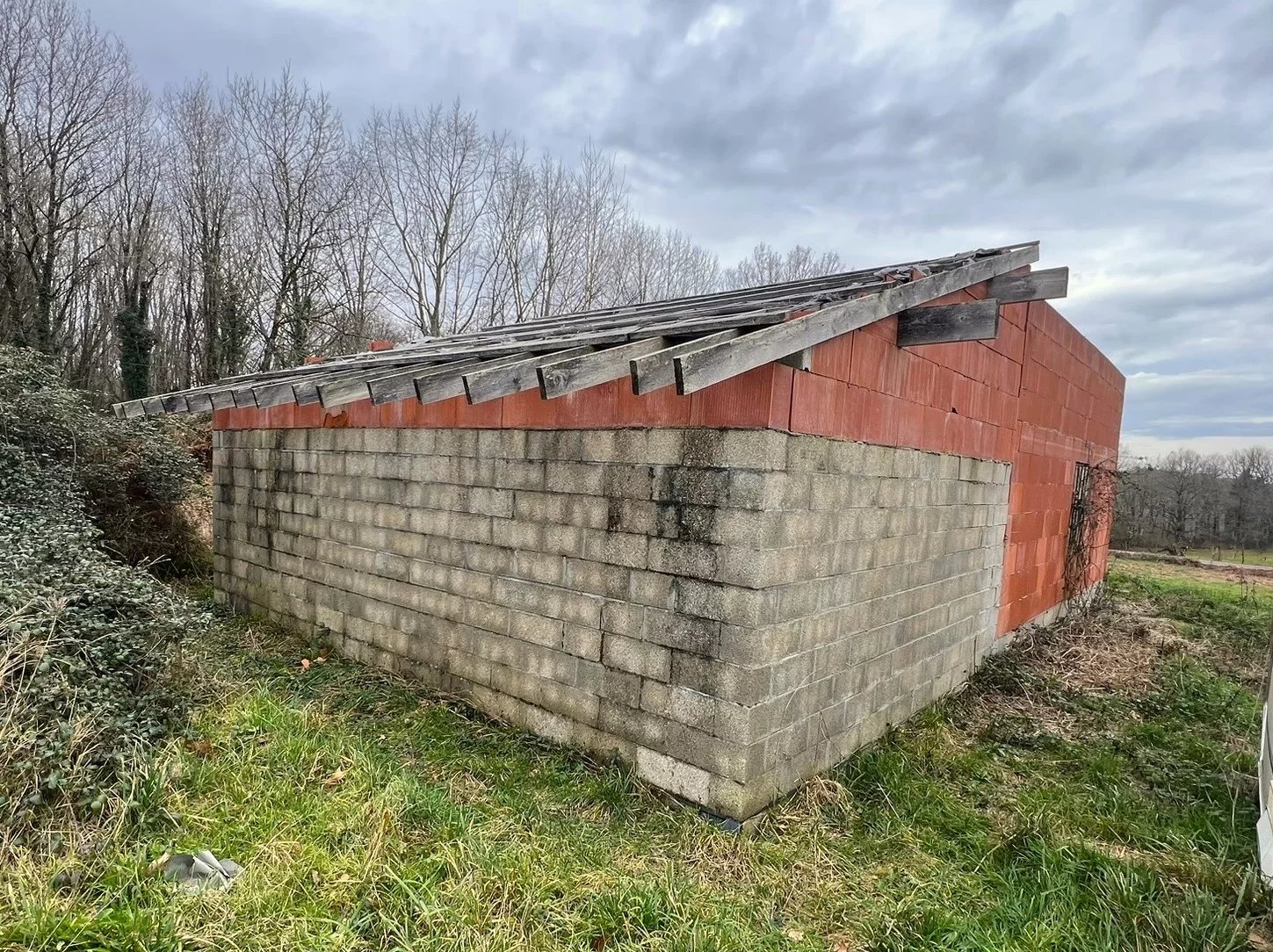 Building plot  on the edge of a quiet hamlet, Aquitaine – France – BVI79090