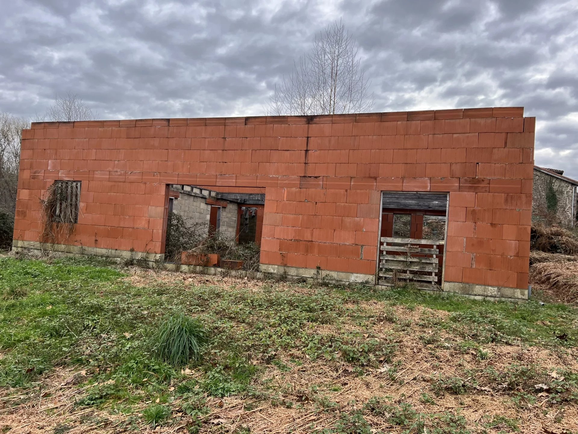 Building plot  on the edge of a quiet hamlet, Aquitaine – France – BVI79090