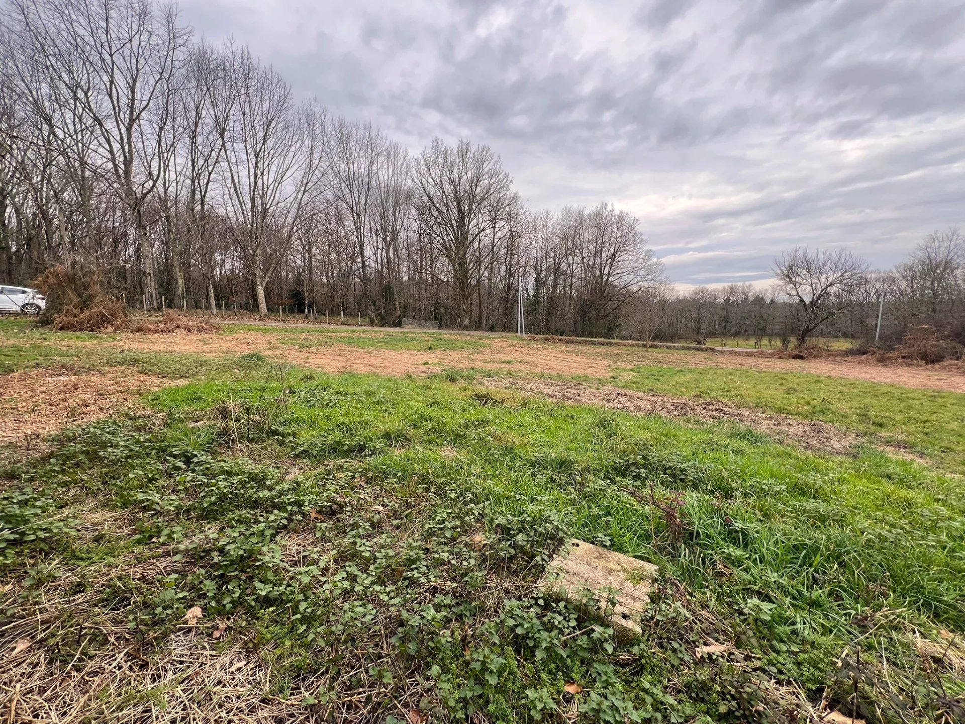 Building plot  on the edge of a quiet hamlet, Aquitaine – France – BVI79090