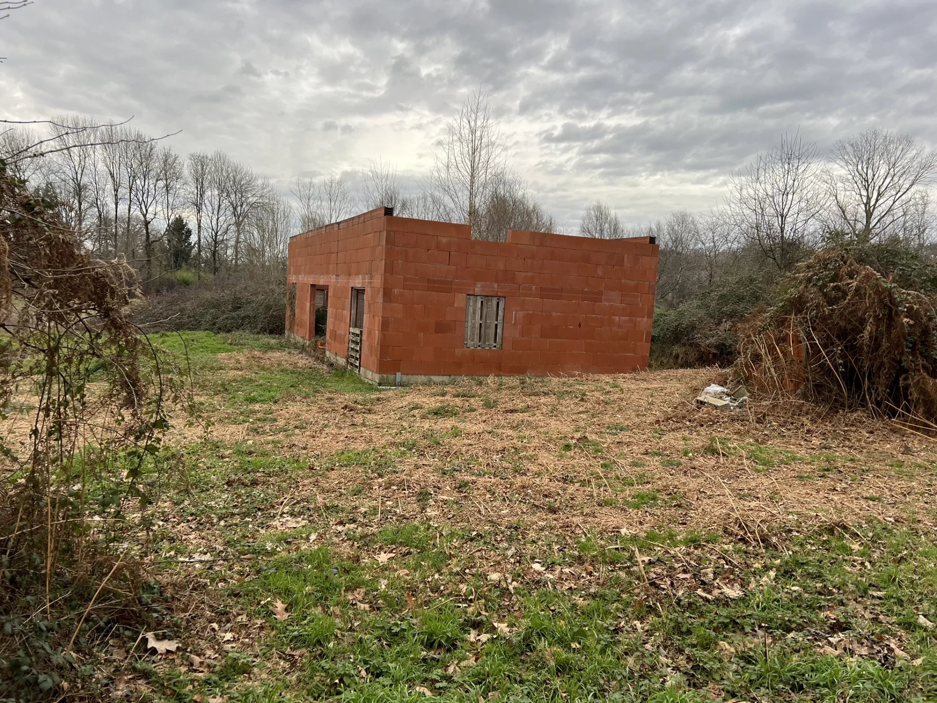 Building plot  on the edge of a quiet hamlet, Aquitaine – France – BVI79090