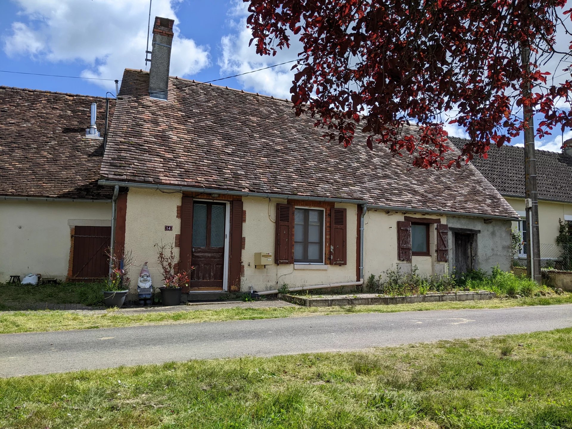 Charming cottage with attached large barn, Poitou-Charentes – France – BVI73257