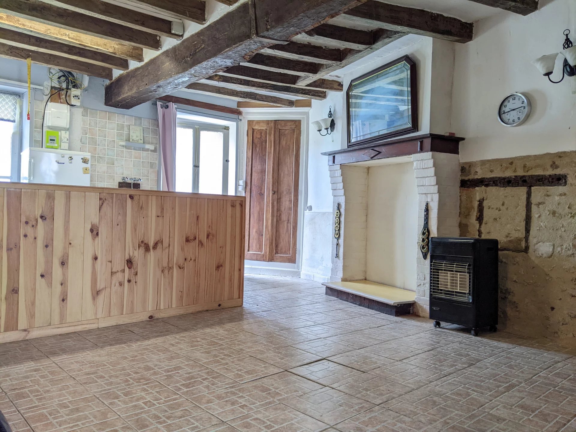 Charming cottage with attached large barn, Poitou-Charentes – France – BVI73257