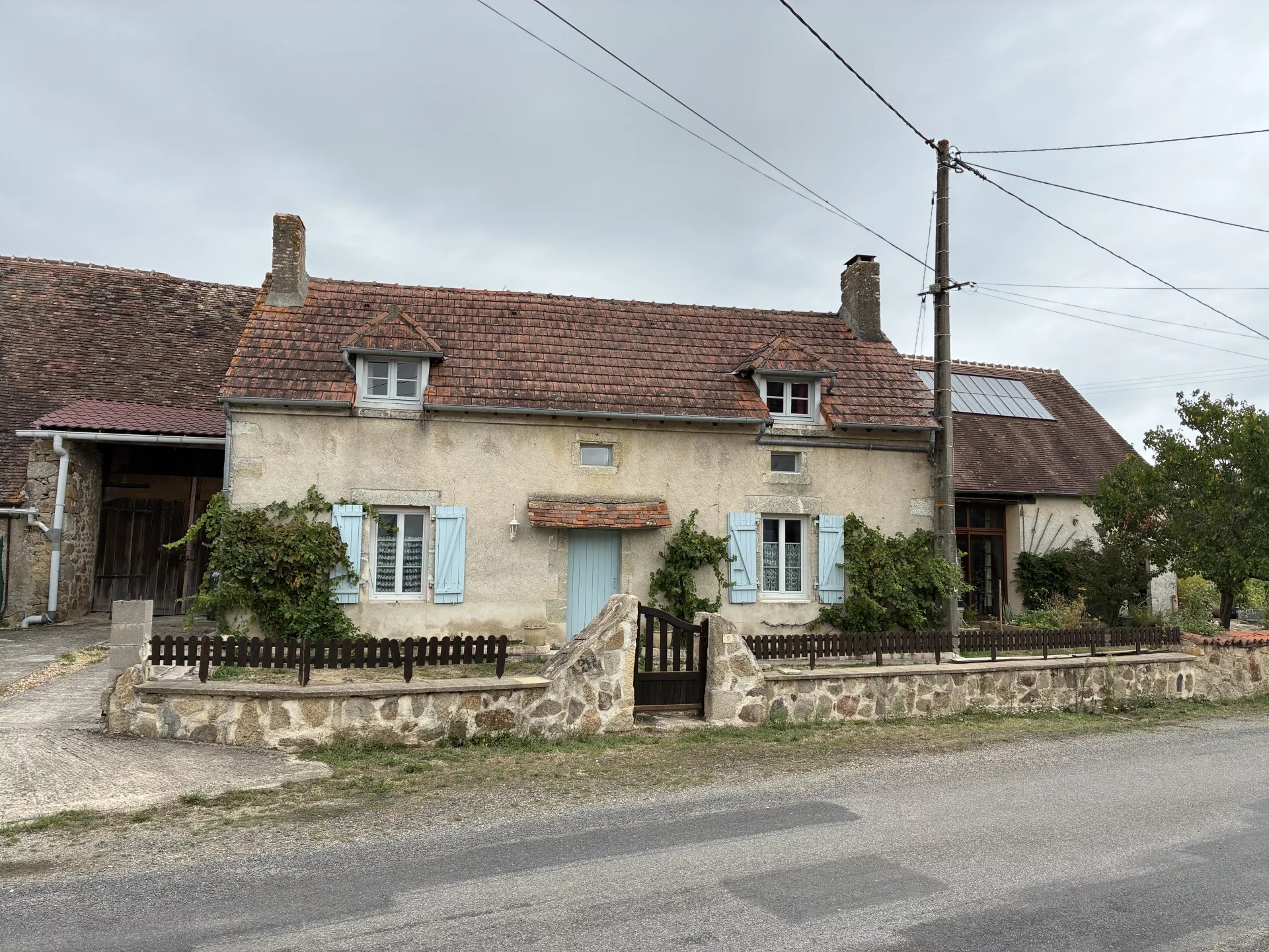Character house, plus 3-bed guest house and pool!, Poitou-Charentes – France – BVI74220