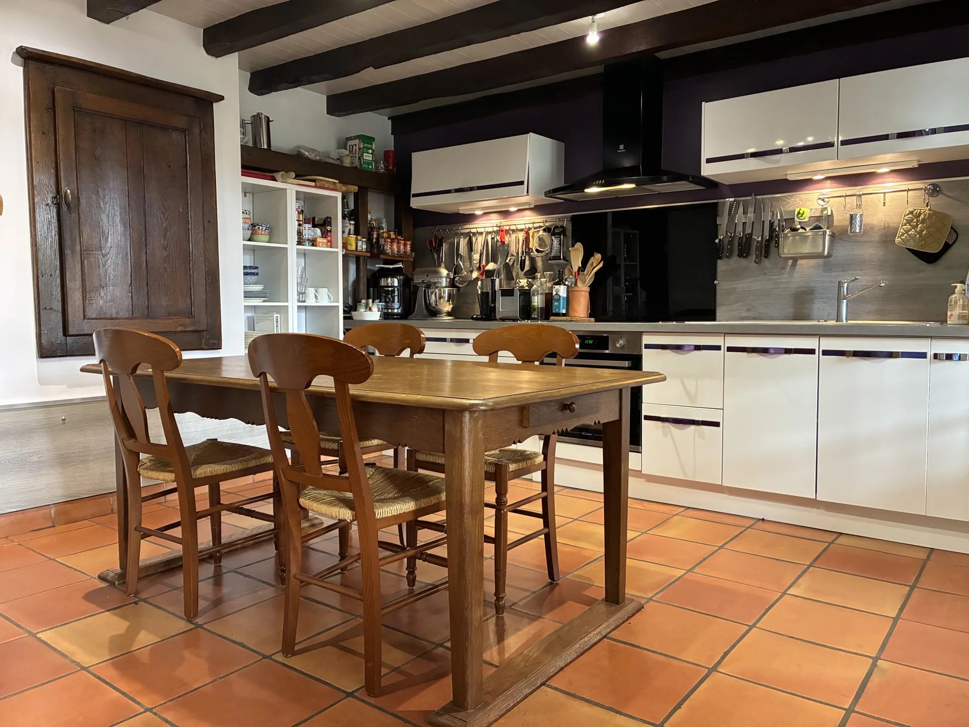 Character house, plus 3-bed guest house and pool!, Poitou-Charentes – France – BVI74220