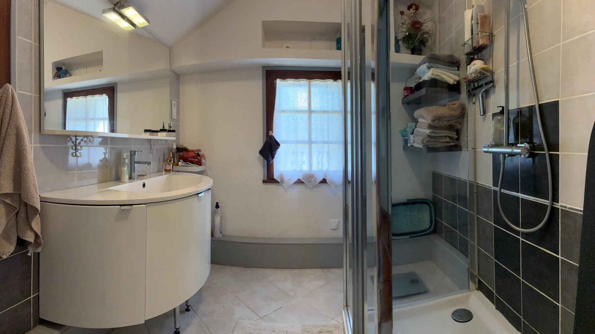 Character house, plus 3-bed guest house and pool!, Poitou-Charentes – France – BVI74220