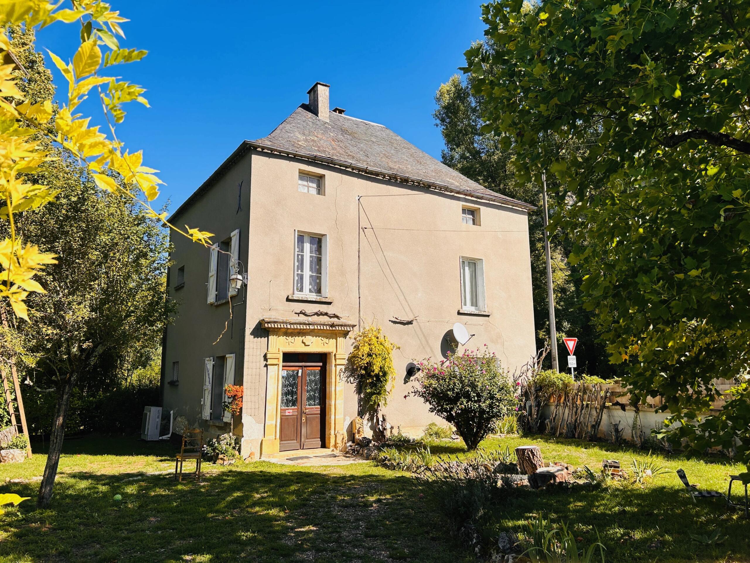 Stone house for renovation in hamlet near Gourdon, Lot, Midi-Pyrénées – France – BVI82730
