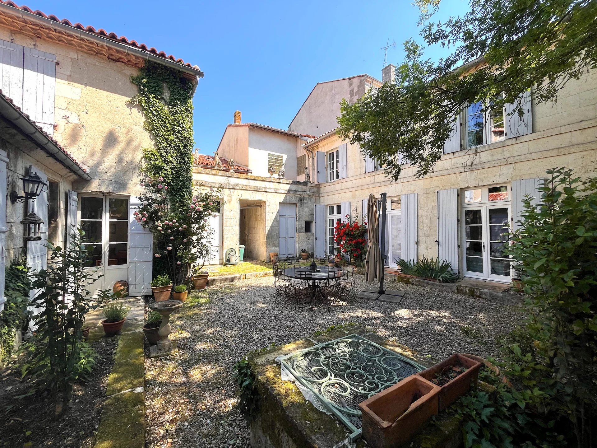 Fabulous Main House and Guest Annexe in the centre of Ribérac!, Aquitaine – France – BVI77189