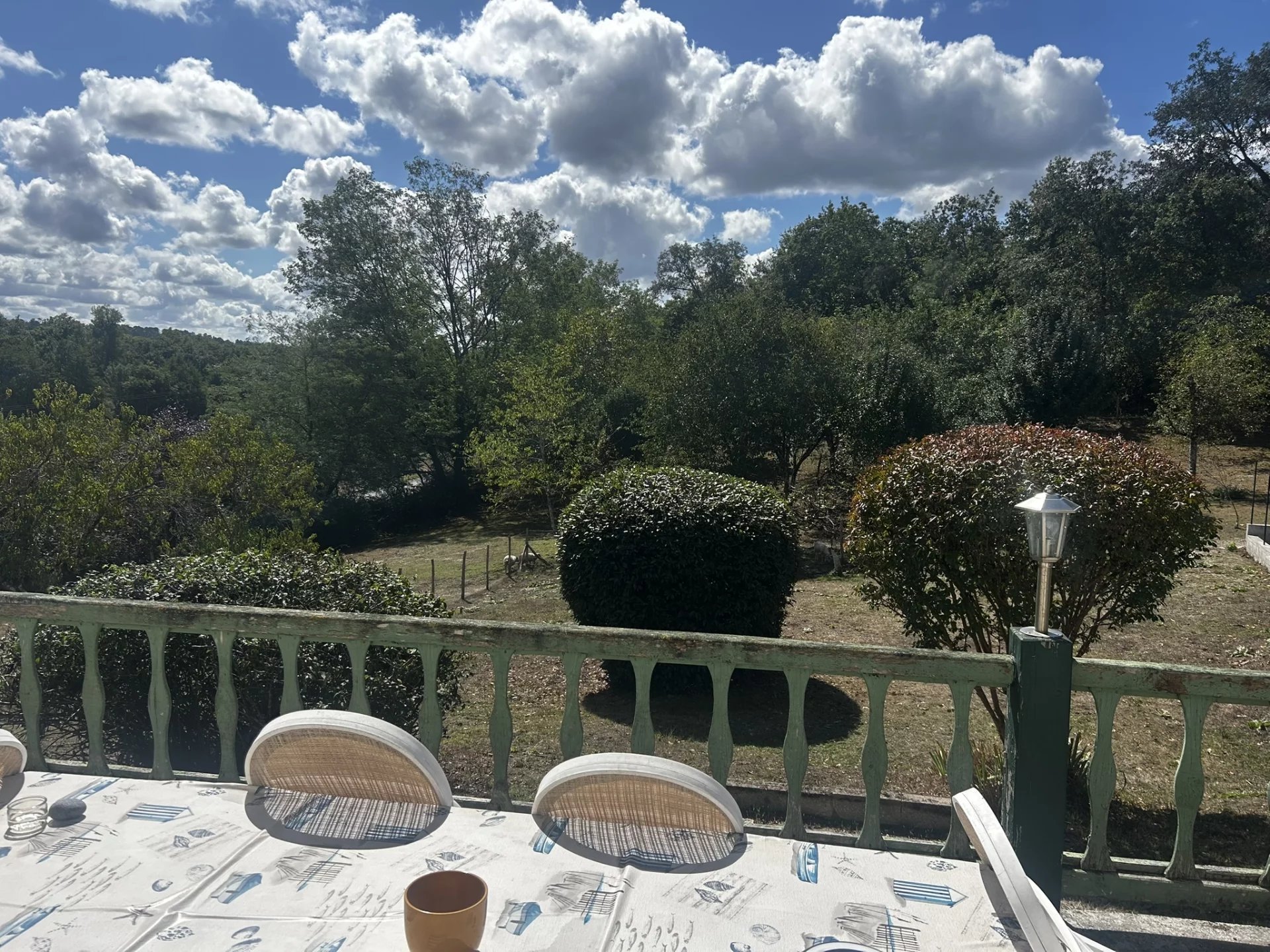 Small bungalow plus 2nd house to renovate and barns, Poitou-Charentes – France – BVI81902