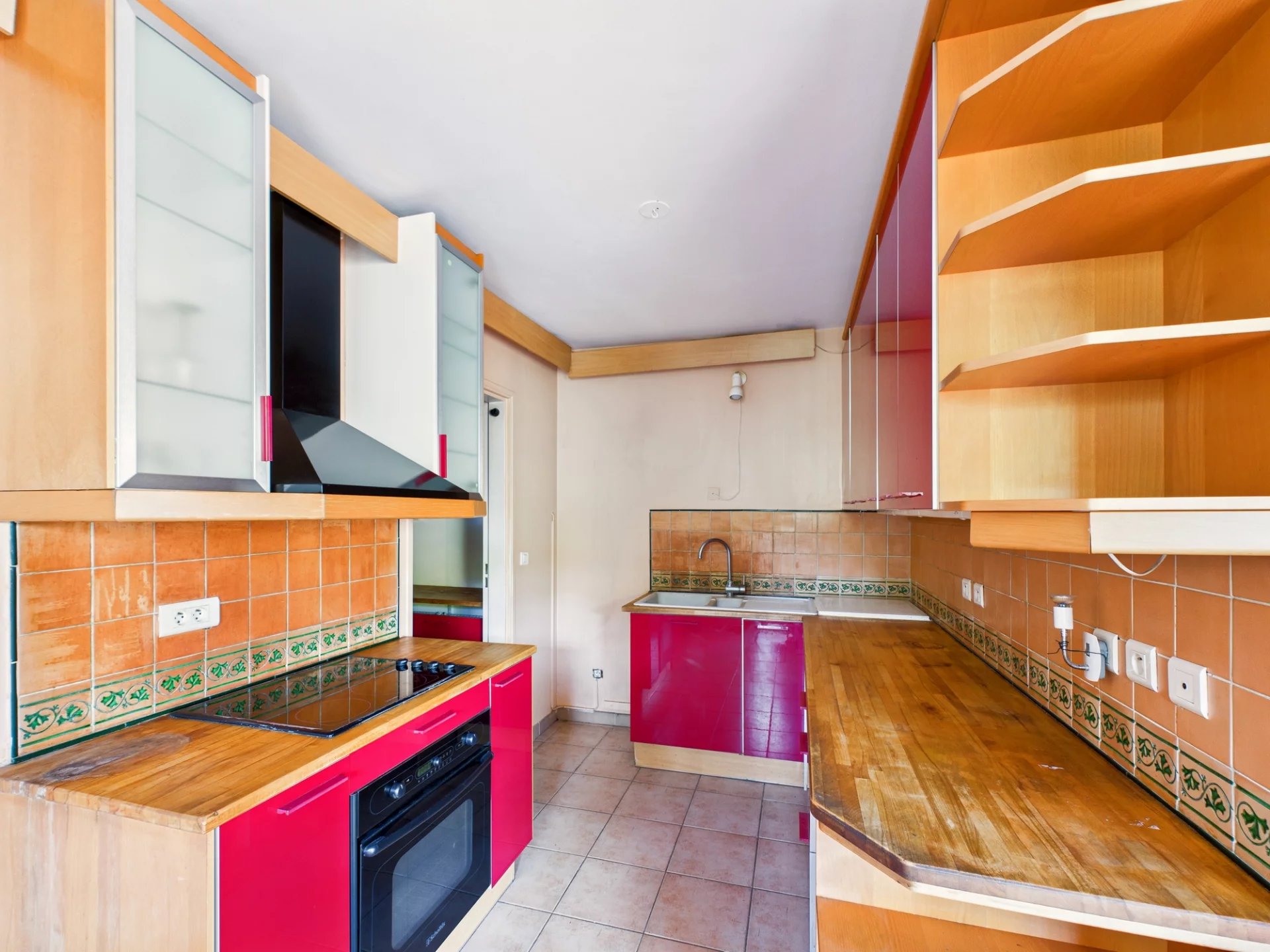 For Sale – 88 m² 3/4 room apartment with south-facing terrace – Close to Aix-en-Provence city centre, Provence-Alpes-Côte d’Azur – France – BVI82079