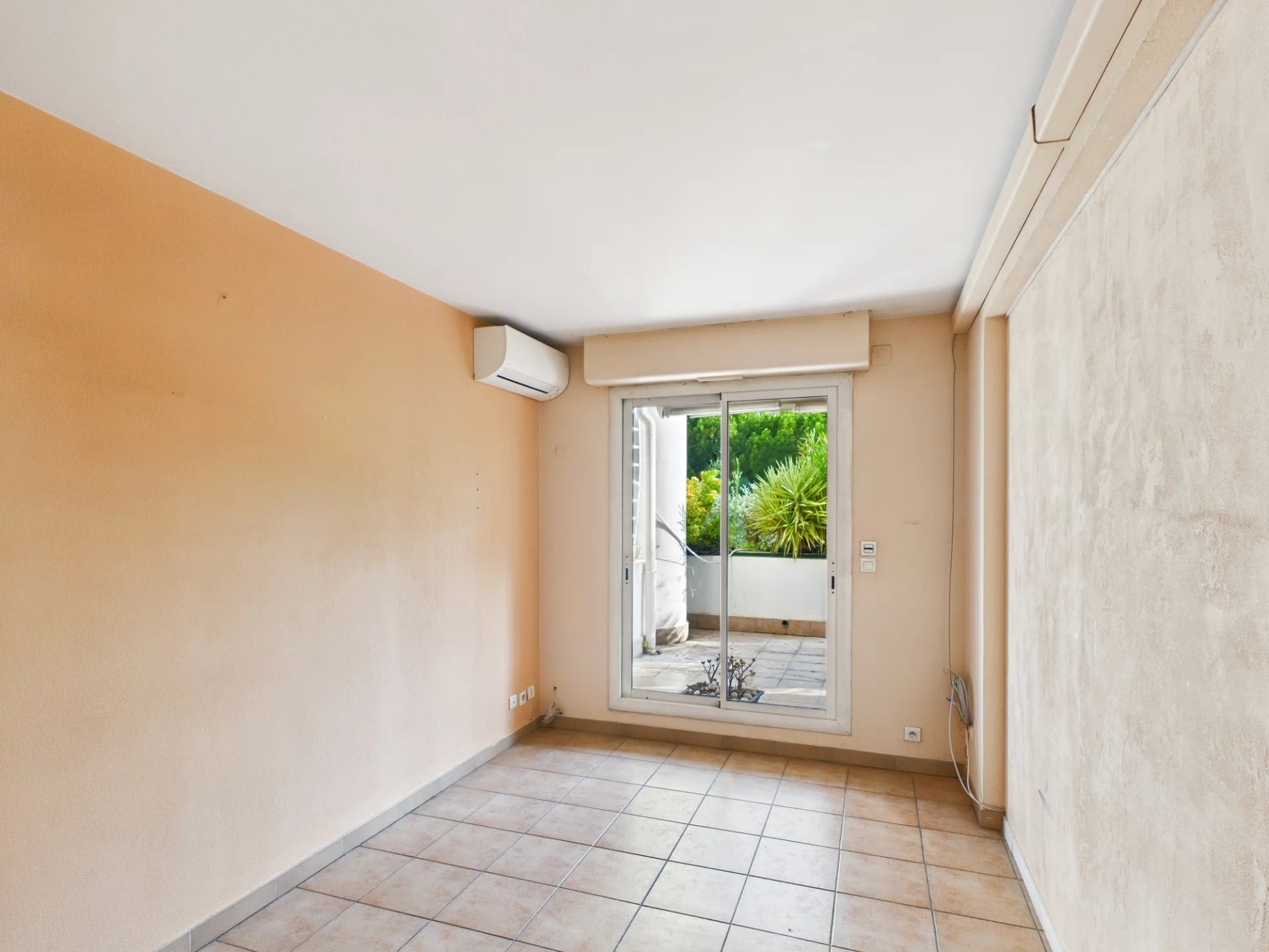 For Sale – 88 m² 3/4 room apartment with south-facing terrace – Close to Aix-en-Provence city centre, Provence-Alpes-Côte d’Azur – France – BVI82079