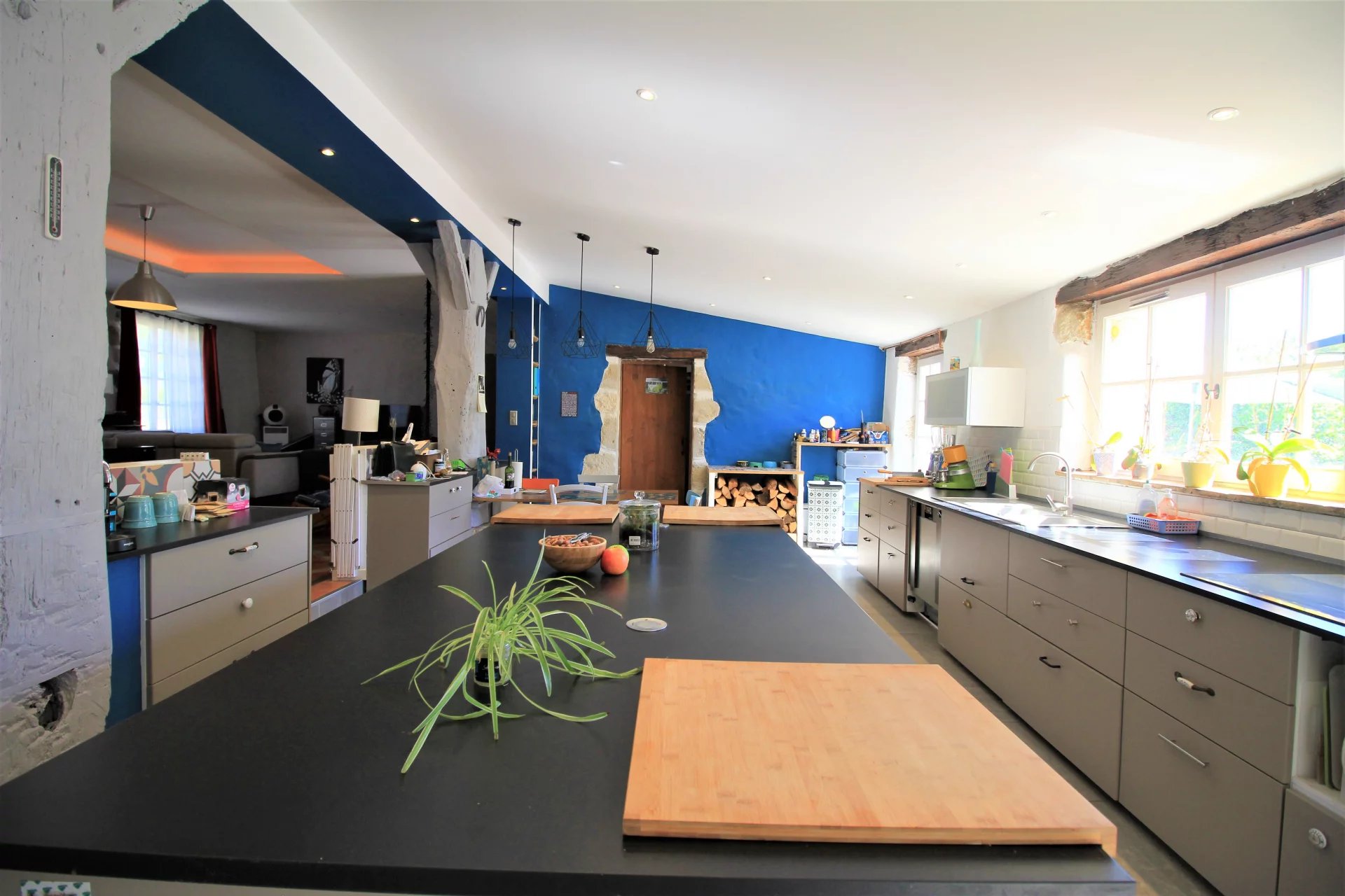 Lovely manor set in a dominant position with pool, Aquitaine – France – BVI66659