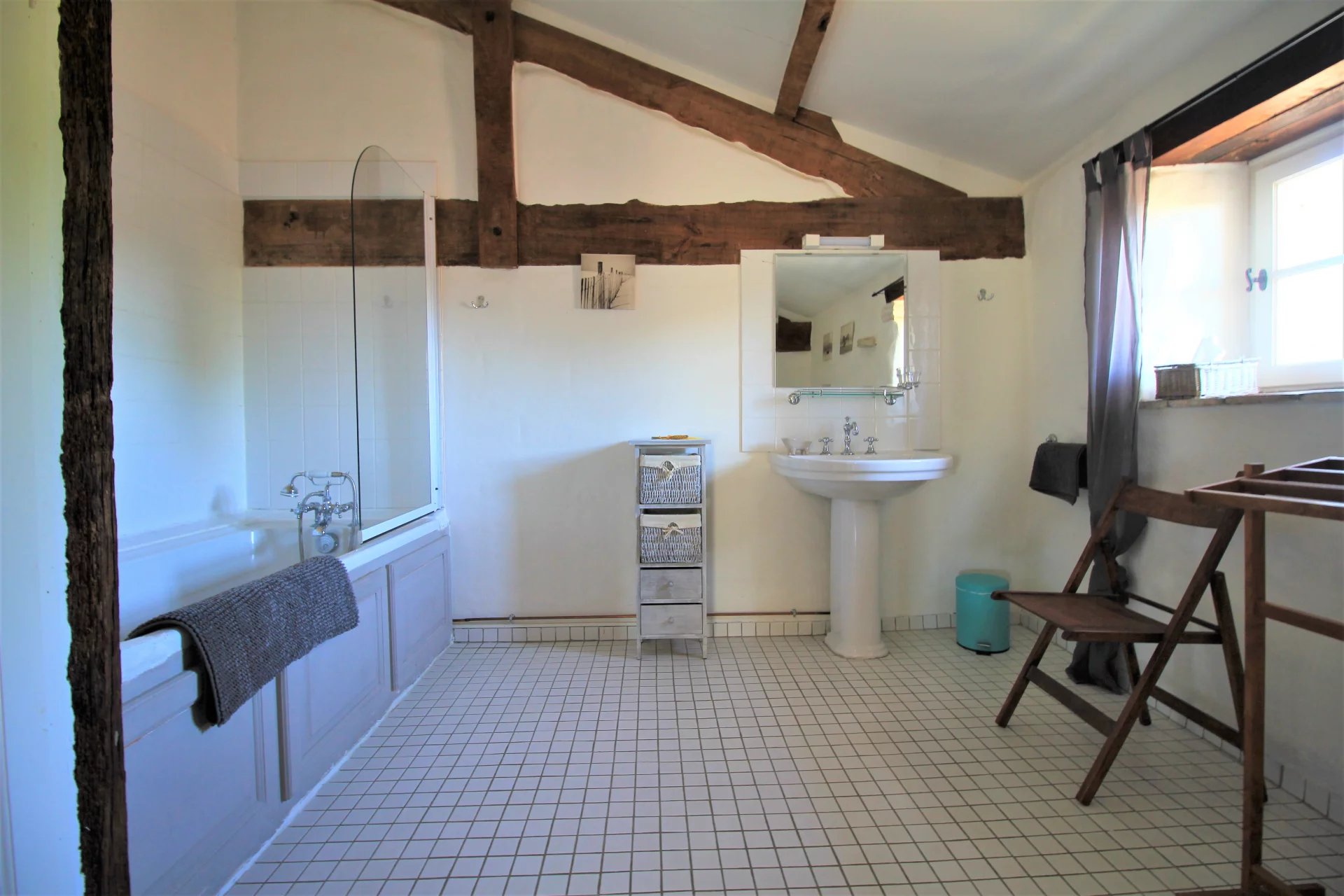 Lovely manor set in a dominant position with pool, Aquitaine – France – BVI66659