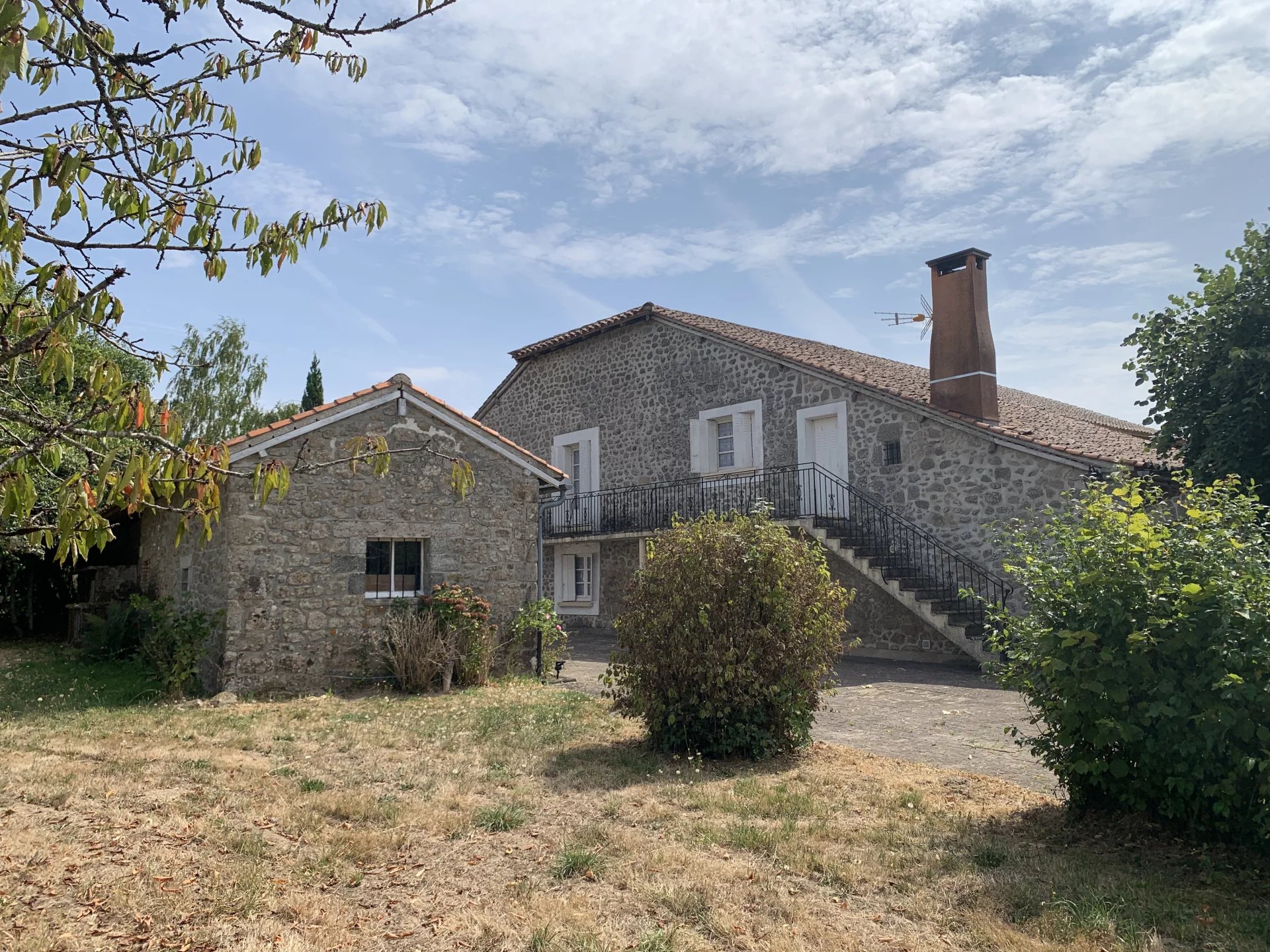 Tranquil Hamlet Home with Land, Stables and Scope for a Pool, Aquitaine – France – BVI81895