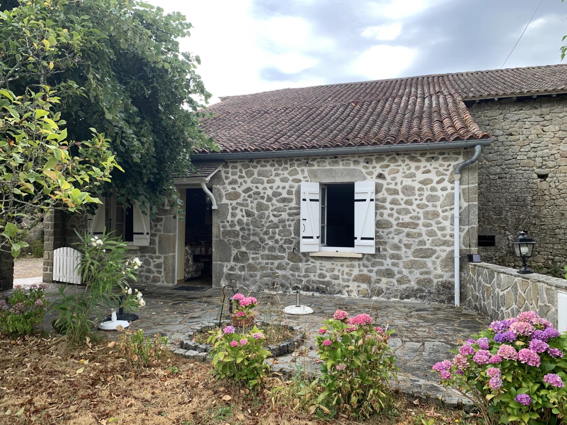 Tranquil Hamlet Home with Land, Stables and Scope for a Pool, Aquitaine – France – BVI81895