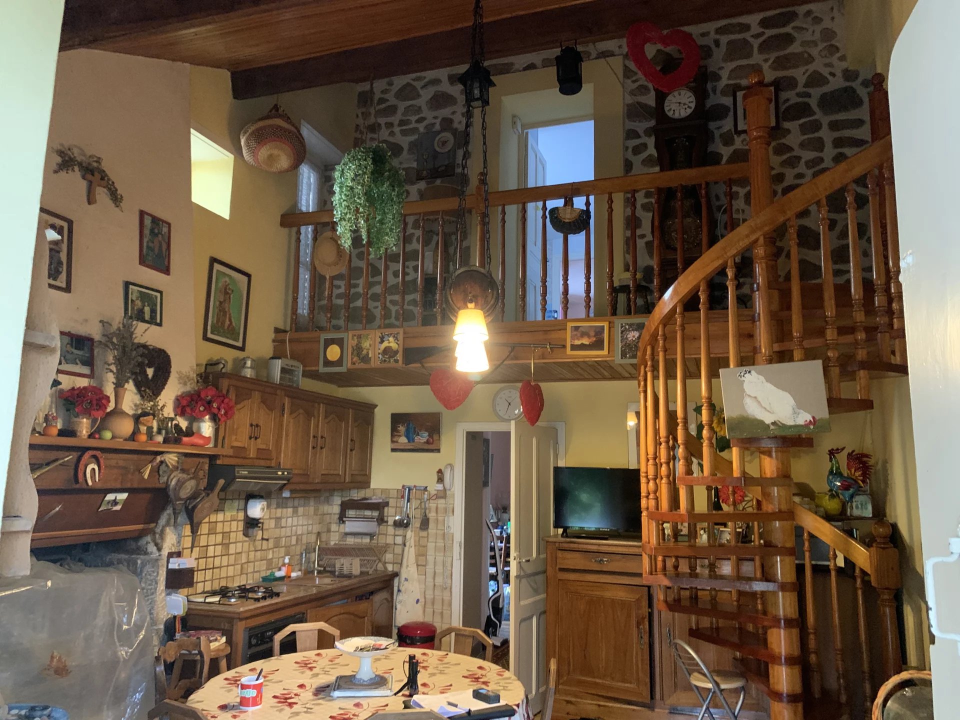 Tranquil Hamlet Home with Land, Stables and Scope for a Pool, Aquitaine – France – BVI81895