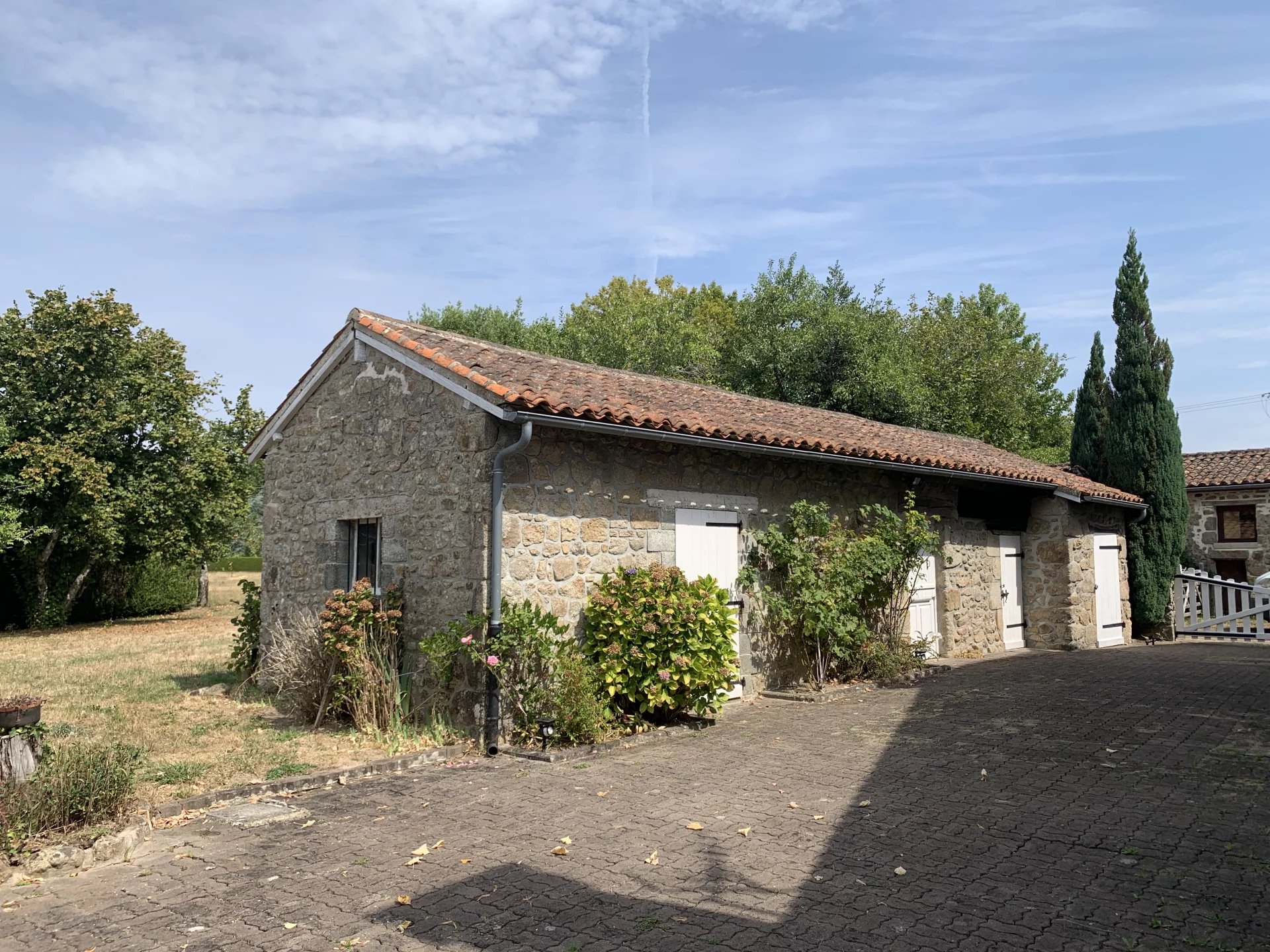 Tranquil Hamlet Home with Land, Stables and Scope for a Pool, Aquitaine – France – BVI81895