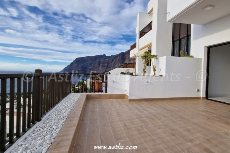 2 bedroom apartment in Acantilado De Los Gigantes, Spain – AAEP1853