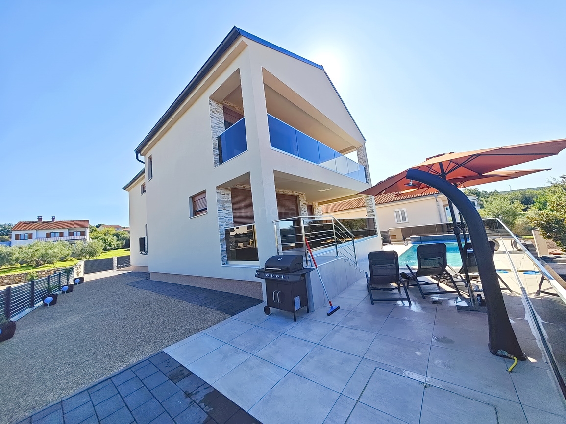 4 bedroom villa in Malinska-Dubašnica, Croatia – 103468