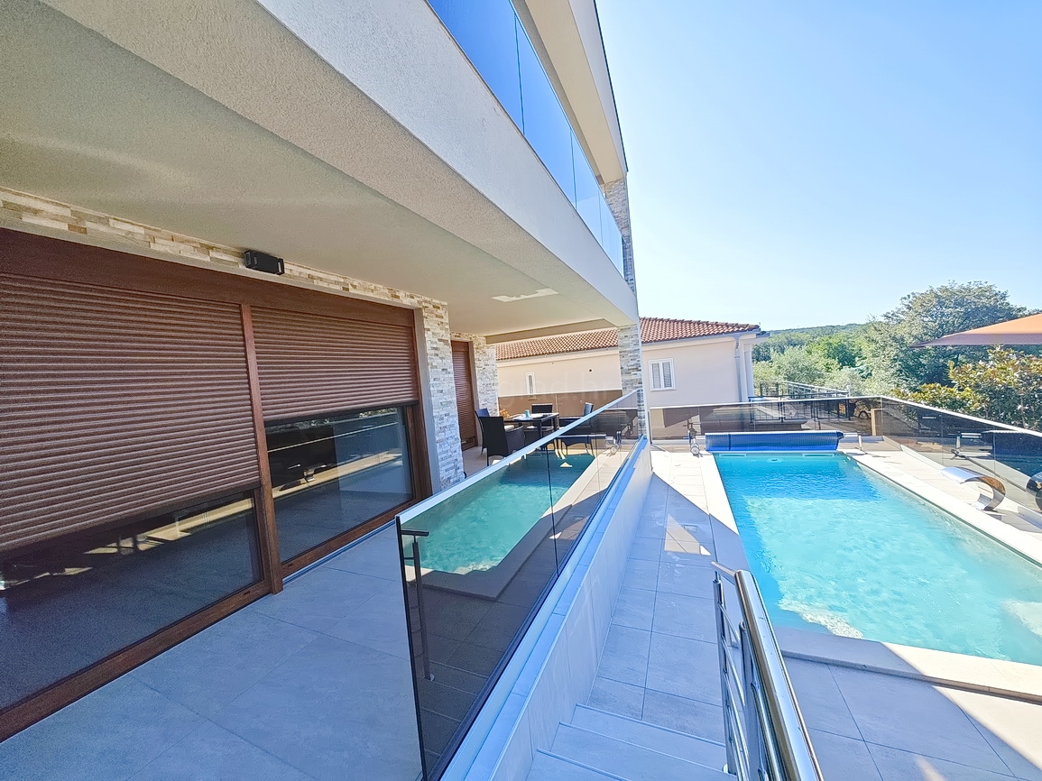 4 bedroom villa in Malinska-Dubašnica, Croatia – 103468